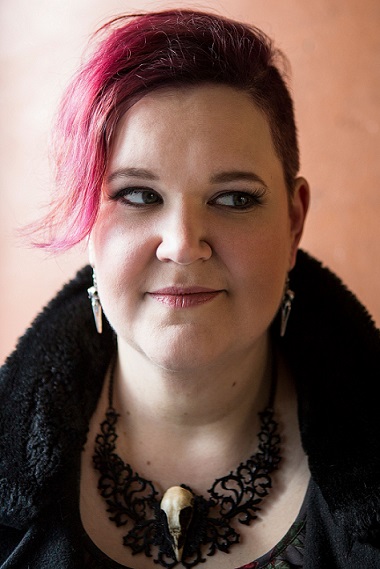 Kirjailija Anni Kuu Nupponen. Kuva Hanna Poropudas.